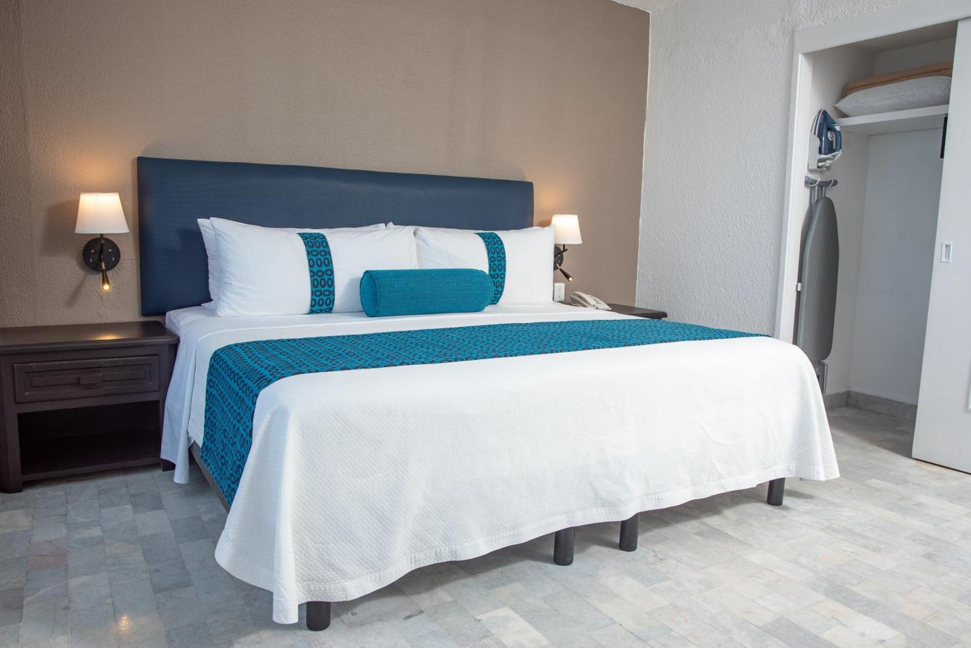 Ritz Acapulco All Inclusive Exterior photo A bed